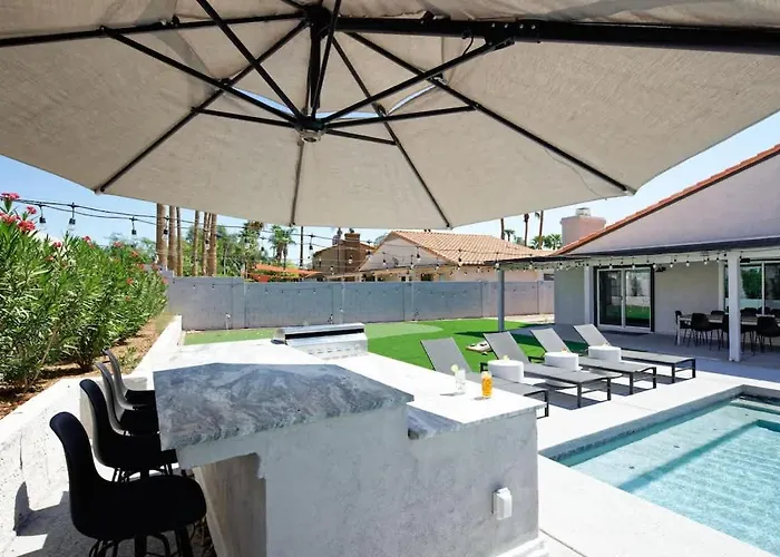Bohemian Resort-pool, Spa, Golf, Bar, Bbq, &games!