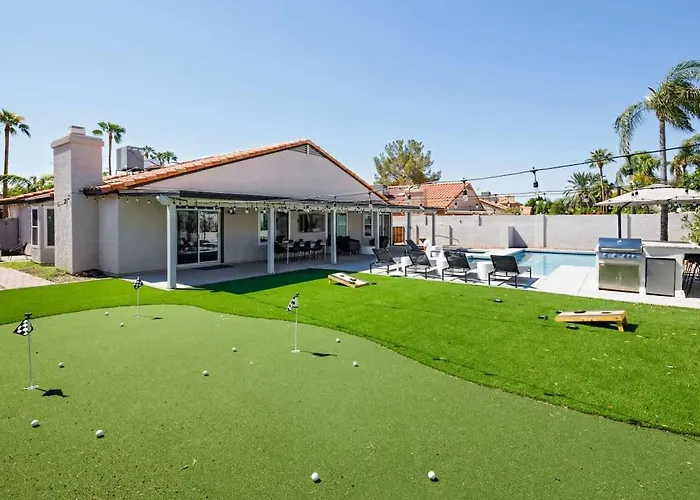 Bohemian Resort-pool, Spa, Golf, Bar, Bbq, &games!